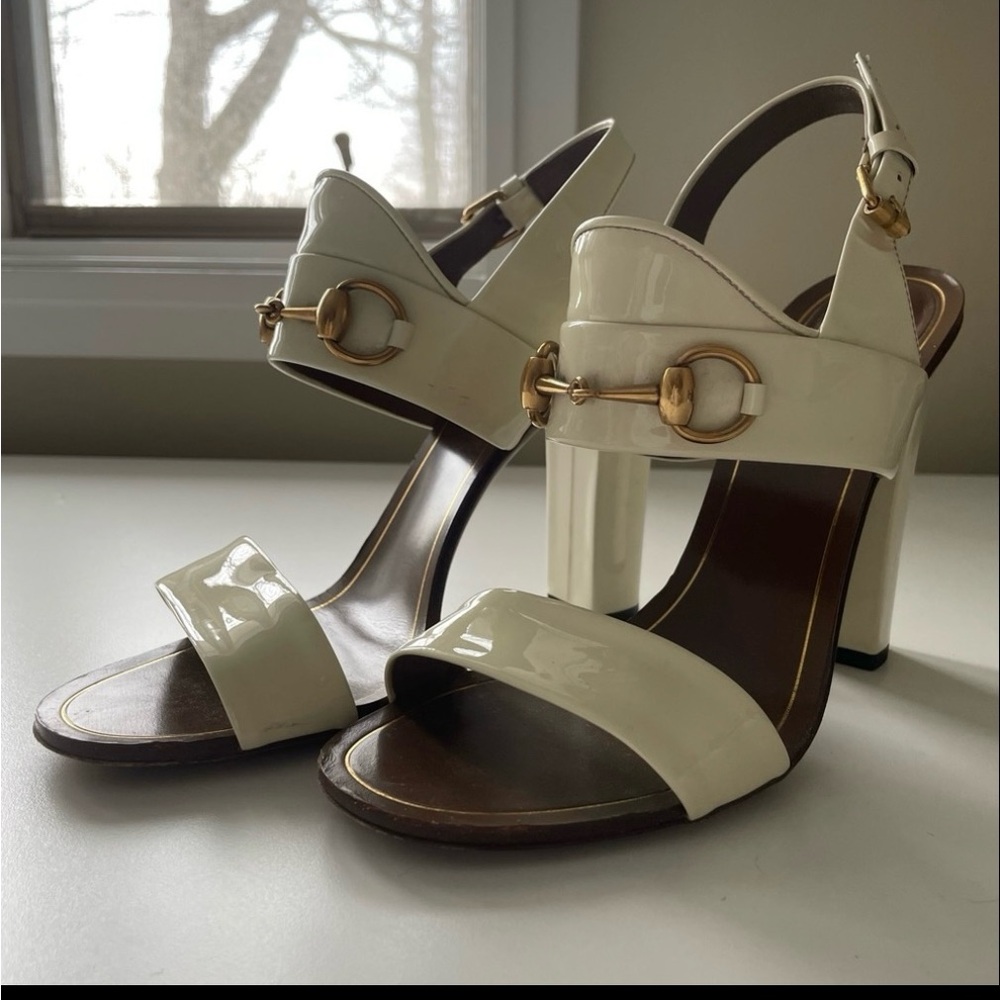 Cream GUCCI Patent Leather Horsebit Sandals 38.5